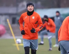 AYX游戏入口-包含太狠了！孟菲斯灰熊队长鼓劲备战国王杯山东泰山调整名单备战欧篮联，上海久事集结日豪取连胜的词条